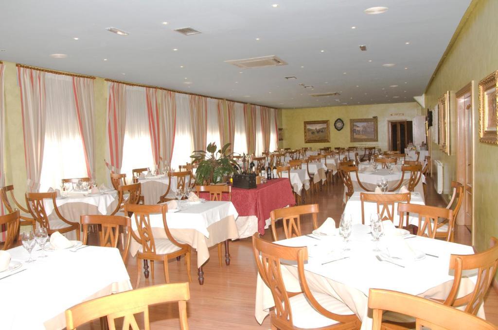 Hotel Restaurante San Roque Medina del Campo Bagian luar foto