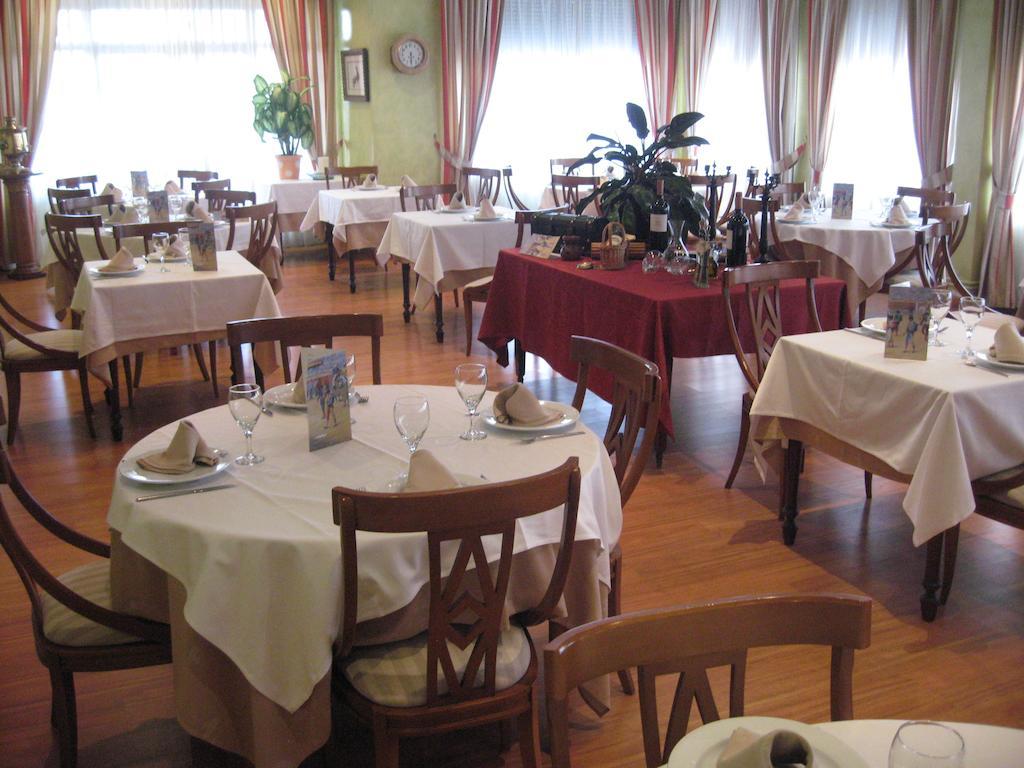 Hotel Restaurante San Roque Medina del Campo Bagian luar foto